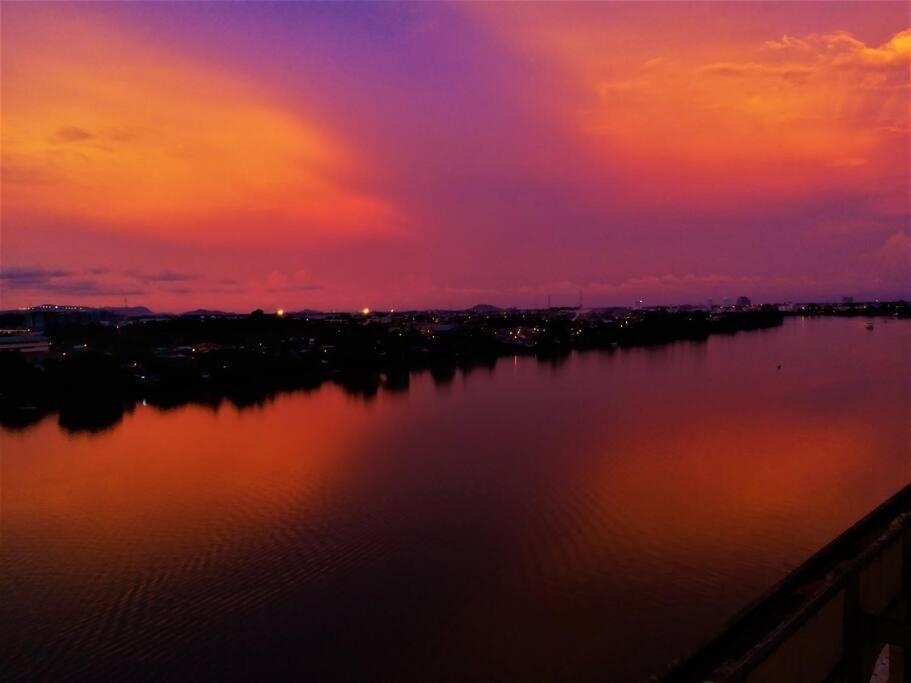 Boutique Studio- Riverine Diamond Kuching Bagian luar foto
